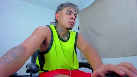 freyva_ online show from July 19, 8:33 pm