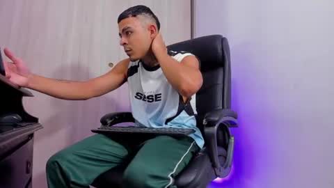 freyva_ online show from August 6, 4:54 am