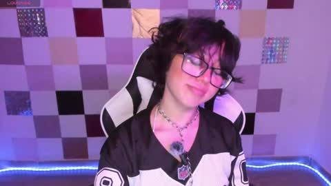 frida_lassi_ online show from March 28, 11:17 pm