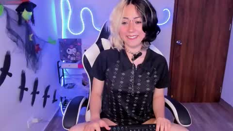Snapshot of frida_lassi_ chatting on October 25, 11:16 pm frida_lassi_ online show from October 25, 11:16 pm