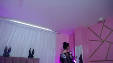 frreeya online show from February 5, 8:25 pm