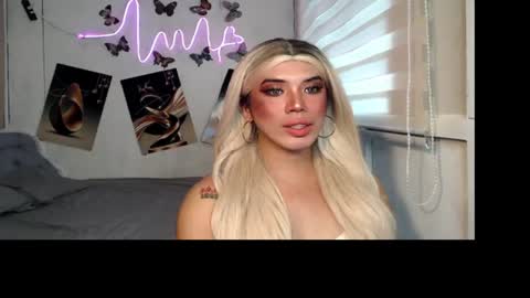 MISS NEILLY online show from July 31, 8:48 am