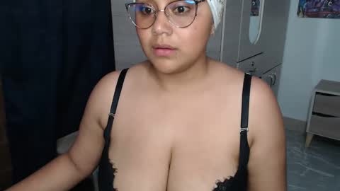 Mia and Gary  online show from September 24, 3:35 am