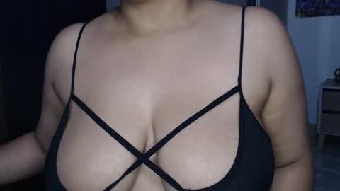 Mia and Gary  online show from October 1, 3:27 am