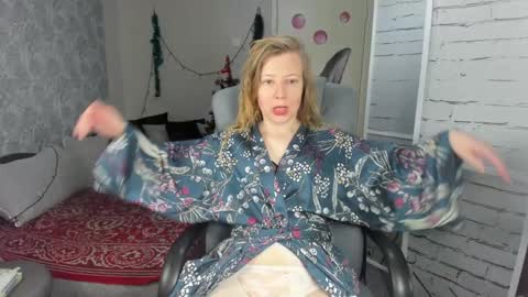 Snapshot of funny_bunny4 chatting on January 11, 1:11 pm funny_bunny4 online show from January 11, 1:11 pm