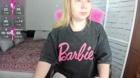 Snapshot of funny_bunny4 chatting on March 2, 7:45 pm funny_bunny4 online show from March 2, 7:45 pm