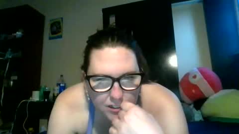 fuzzypeaches87 online show from April 8, 11:52 pm