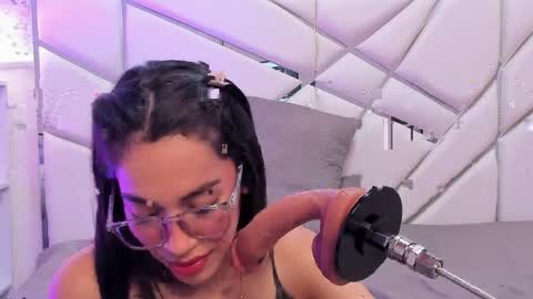 gabbieskinny online show from May 12, 4:05 pm