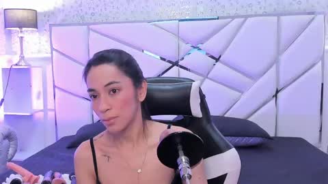gabbieskinny online show from May 23, 12:23 pm
