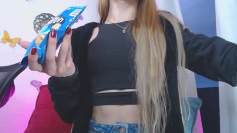 Snapshot of gabbyhills_ chatting on October 15, 10:38 am  Gabby  online show from October 15, 10:38 am