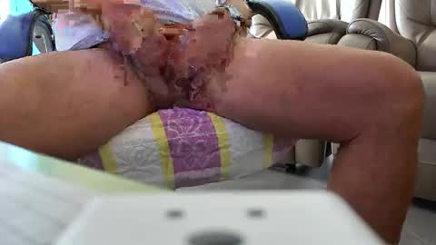 Snapshot of gaetanleon001 chatting on October 8, 10:54 am gaetanleon001 online show from October 8, 10:54 am