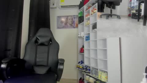 Snapshot of garywillplay chatting on October 22, 11:39 pm garywillplay online show from October 22, 11:39 pm