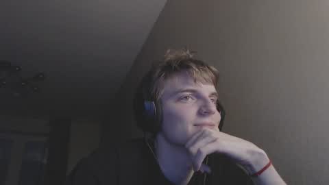 Snapshot of gasturfahe chatting on December 18, 12:32 am gasturfahe online show from December 18, 12:32 am