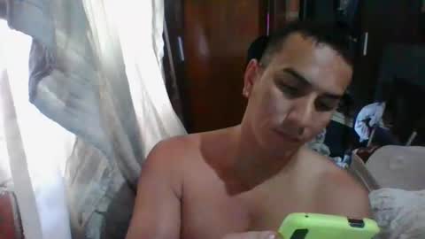 Snapshot of gattitosexy_95 chatting on January 3, 6:57 pm gattitosexy_95 online show from January 3, 6:57 pm