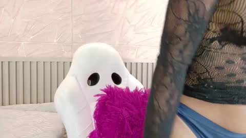 gaviluc_ online show from February 3, 11:36 am