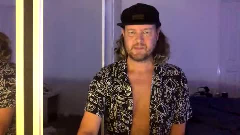 gcsurfer81 online show from March 18, 8:31 am