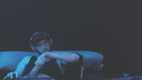 genitalwars online show from December 22, 5:25 am