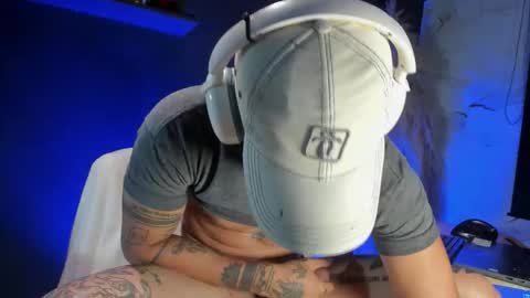 independent model online show from March 12, 7:50 pm