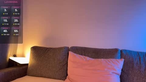 Snapshot of gethigh_ chatting on October 31, 6:25 am Liz and Mark online show from October 31, 6:25 am