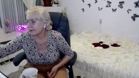 Snapshot of ghertrudequeen chatting on September 28, 3:48 am Ghertrudequeen online show from September 28, 3:48 am