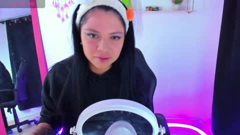 giaaaa   online show from December 15, 11:34 pm