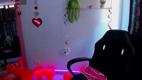 giaaaa   online show from February 15, 2:11 pm