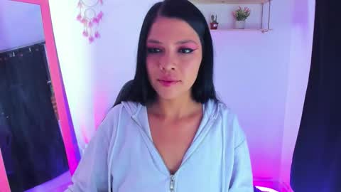 giaaaa   online show from February 25, 1:09 am