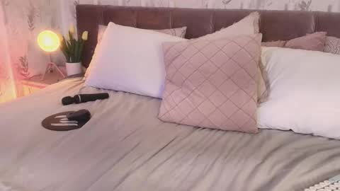 Gia online show from October 31, 2:39 pm