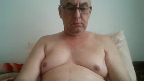 gigi1970 online show from July 5, 7:15 am