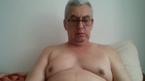 gigi1970 online show from April 12, 9:13 am