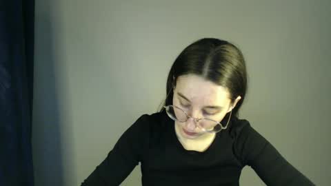 Gigi online show from December 19, 2:13 pm