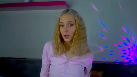 Gina online show from December 22, 11:06 am