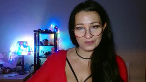 GinaONeon online show from November 28, 9:00 pm