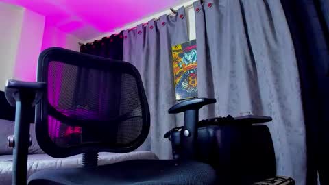 GIOMAR REYES online show from February 15, 7:51 am