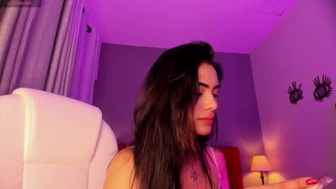 Snapshot of giovanna_oliveira chatting on October 10, 7:03 am Giovanna online show from October 10, 7:03 am