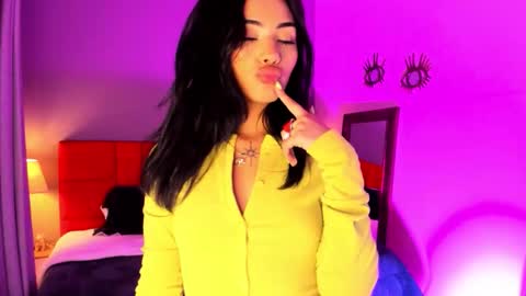 Giovanna  online show from December 4, 6:02 am