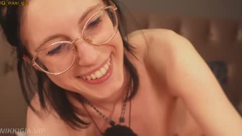 Nikki online show from May 8, 4:45 pm