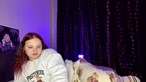 girl_shy07 online show from April 22, 9:22 pm
