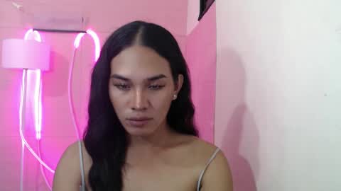 Rhaine online show from January 8, 1:41 pm