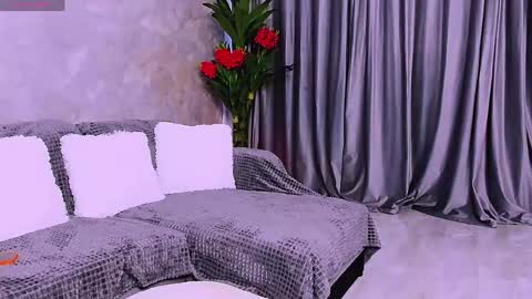 Giulia online show from April 18, 3:30 am