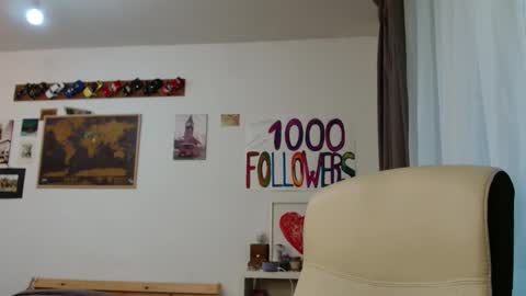 Snapshot of glitter_doll chatting on September 10, 8:04 am glitter_doll online show from September 10, 8:04 am