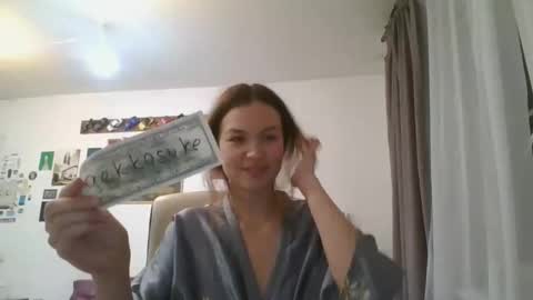 Snapshot of glitter_doll chatting on February 25, 6:01 pm glitter_doll online show from February 25, 6:01 pm
