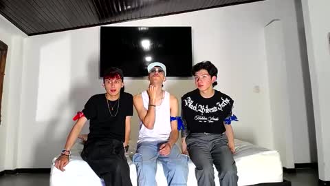 THOMAS AND DAMIAND online show from October 15, 5:47 pm