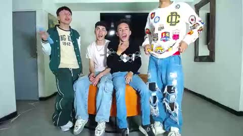 THOMAS AND DAMIAND online show from November 13, 6:32 pm