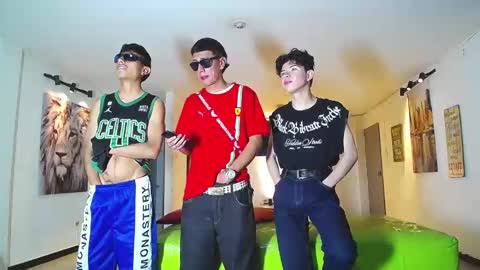 THOMAS AND DAMIAND online show from January 10, 8:03 pm