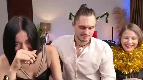   330 UTC2 girls   online show from December 24, 3:38 am