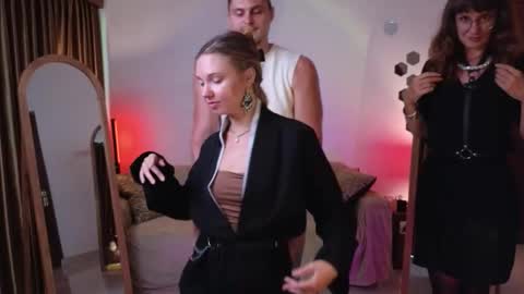   330 UTC2 girls   online show from September 28, 3:59 am