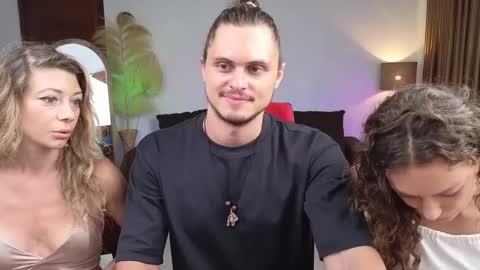   330 UTC2 girls   online show from December 4, 2:25 am