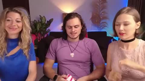   330 UTC2 girls   online show from January 12, 3:28 am