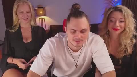   330 UTC2 girls   online show from February 12, 3:18 am